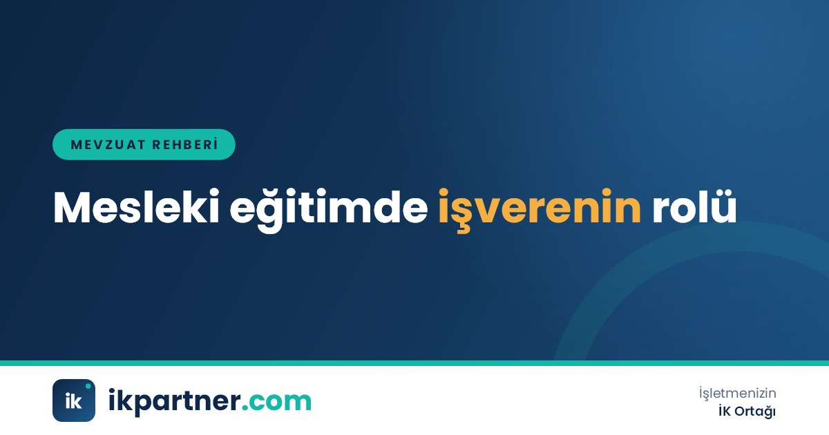 Atölyede bir ustanın genç bir çırağa makine kullanımını gösterdiği eğitim anı
