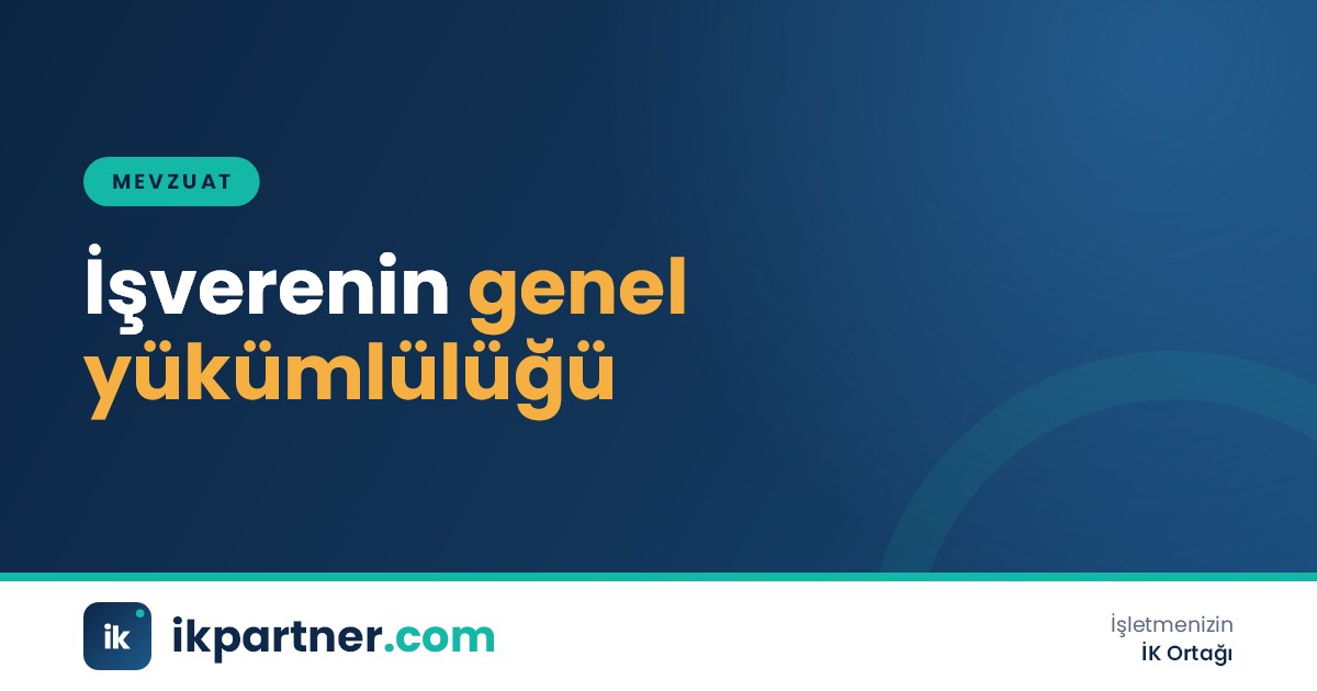 Bir üretim alanında koruma bariyerlerini ve uyarı levhalarını inceleyen yönetici