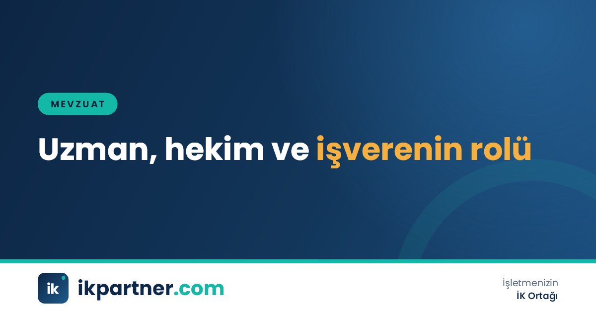 İş güvenliği uzmanı ve işyeri hekiminin bir işveren temsilcisiyle saha raporunu incelemesi