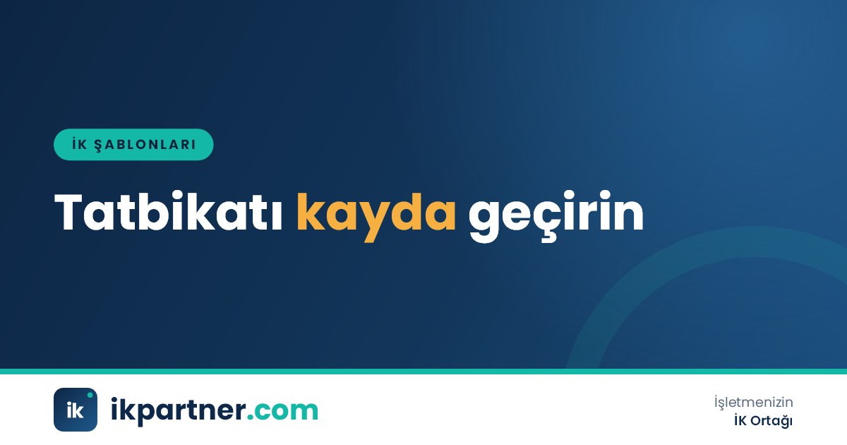 Toplanma alanında yoklama yapılırken tatbikat tutanağına süre kaydeden gözlemci