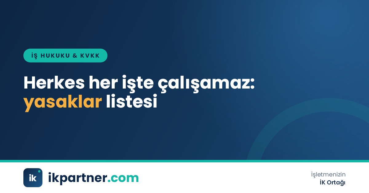 Maden ocağı girişinde baret ve koruyucu ekipman giymiş çalışanlar ile uyarı levhaları
