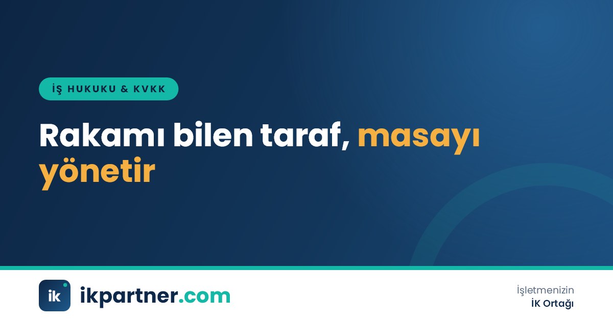 Arabuluculuk toplantısı öncesi alacak hesap tablosunu ve belge klasörünü inceleyen işveren temsilcisi