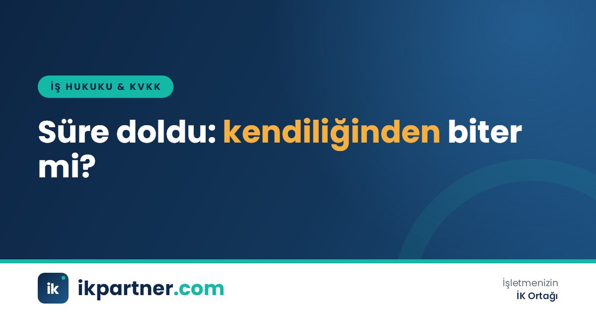 Bitiş tarihi işaretlenmiş takvim ve belirli süreli iş sözleşmesi dosyasının yer aldığı masa