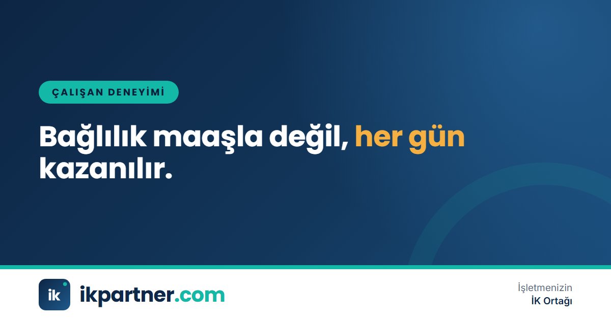 Toplantı masası etrafında birbirini dinleyen ve fikir paylaşan çalışanlardan oluşan bir ekip