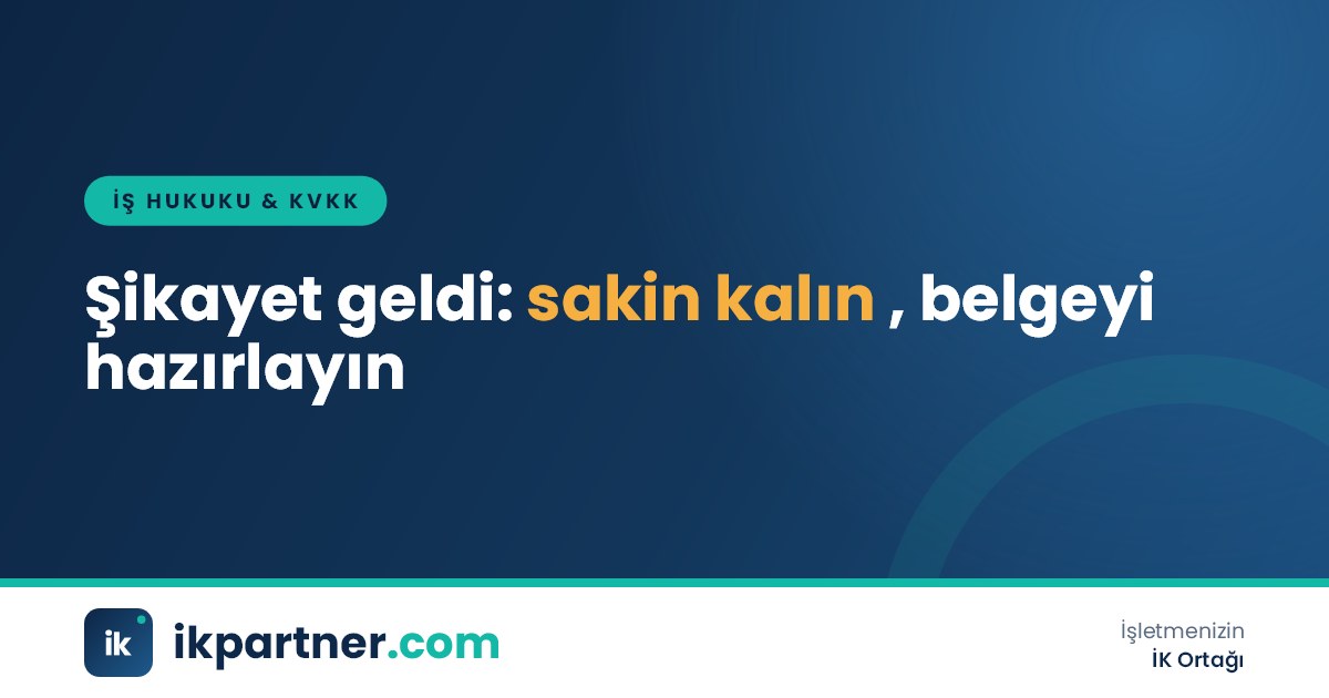İş müfettişine sunulmak üzere bordro ve puantaj dosyalarını hazırlayan İK sorumlusu