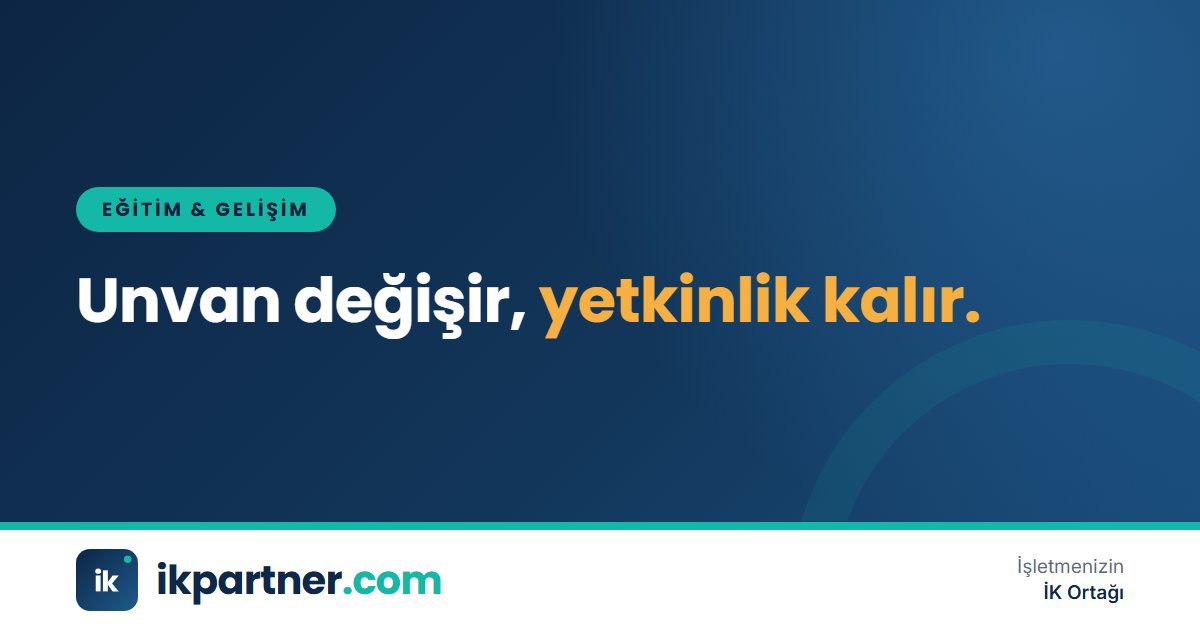 Farklı departmanlardan çalışanların birlikte problem çözme atölyesine katıldığı ortam