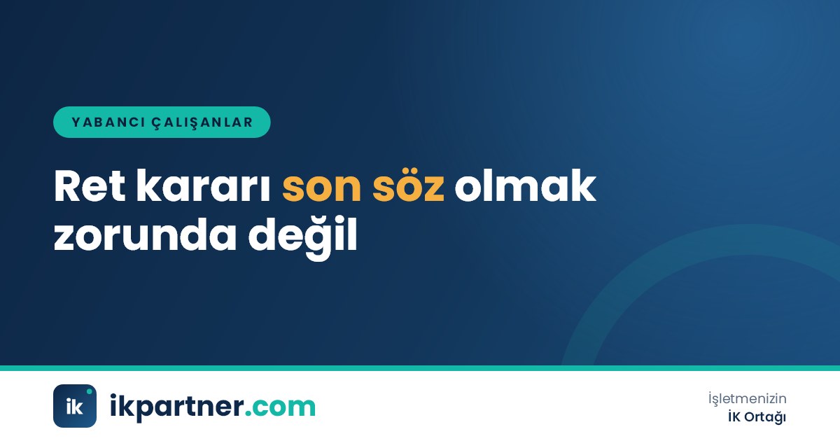Masada ret kararı yazısı ve yanında itiraz dilekçesi taslağı hazırlayan İK uzmanı görseli