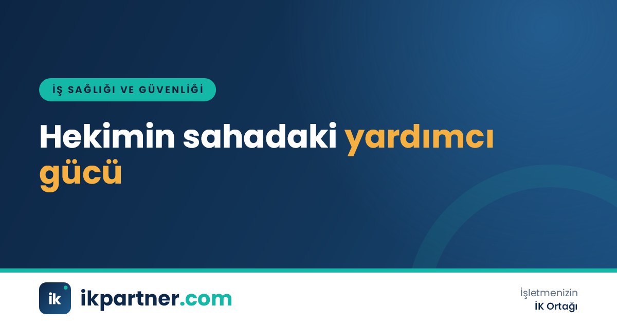 İşyeri revirinde sağlık kayıtlarını düzenleyen ve ilk yardım malzemelerini kontrol eden sağlık personeli