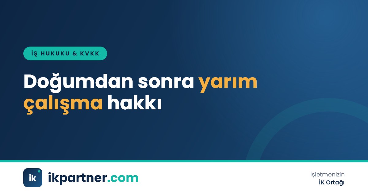 Dizüstü bilgisayarla çalışan bir ebeveyn ve yanında oyuncaklar bulunan çalışma masasını gösteren görsel