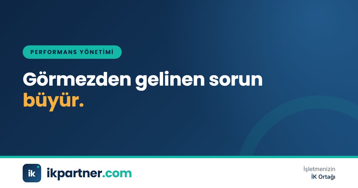 Yöneticinin ofiste performans sorunu yaşayan bir çalışanla sakin bir görüşme yaptığı sahne