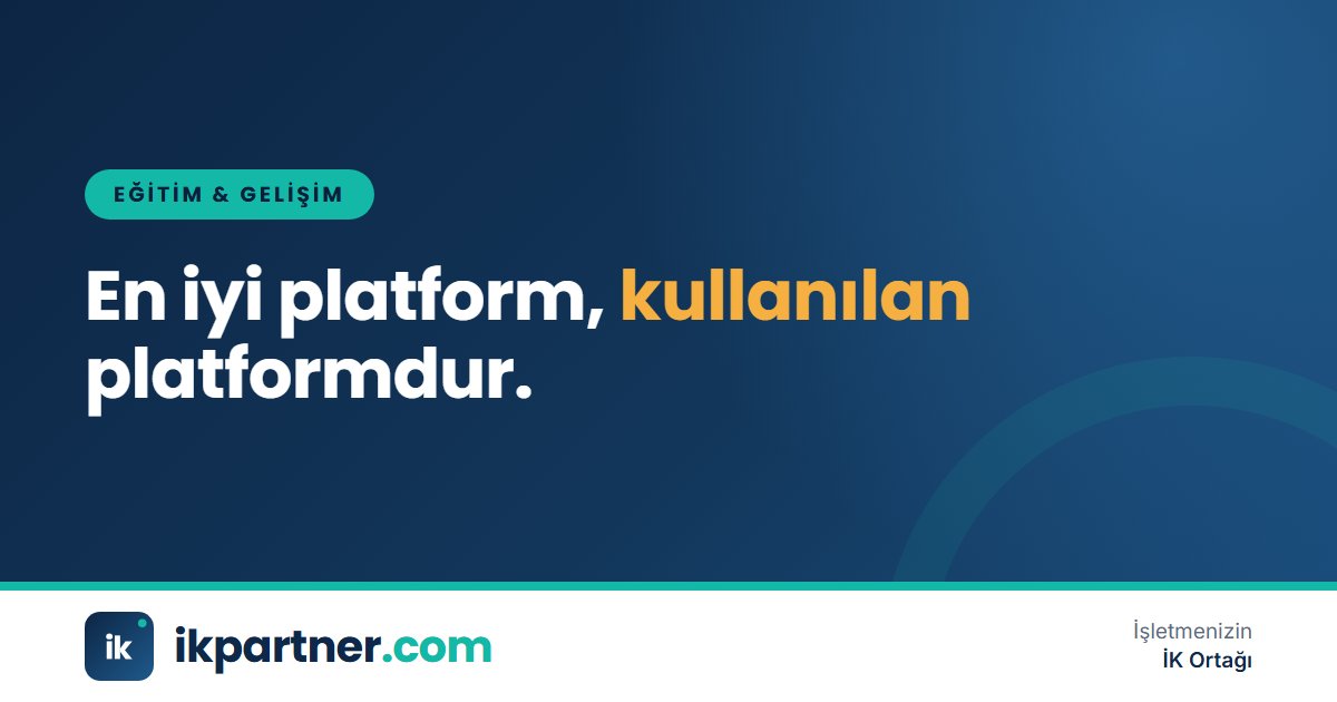 Dizüstü bilgisayarda e-öğrenme platformu arayüzünü inceleyen İK ekibi