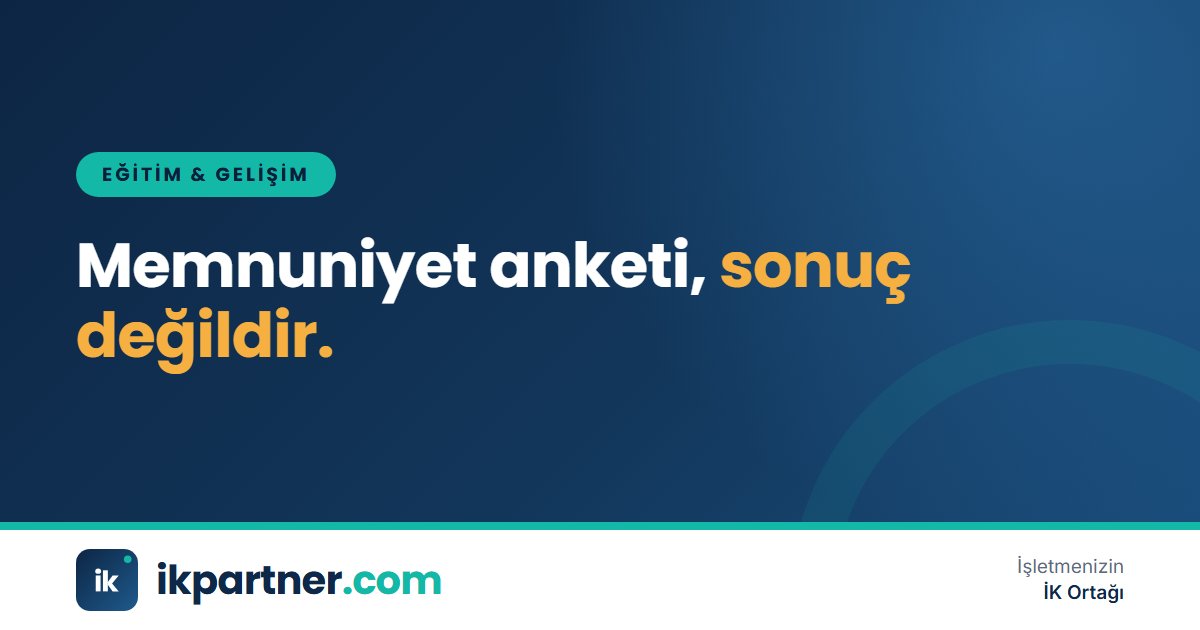 Eğitim sonrası değerlendirme verilerini inceleyen İK uzmanı ve eğitim katılımcıları