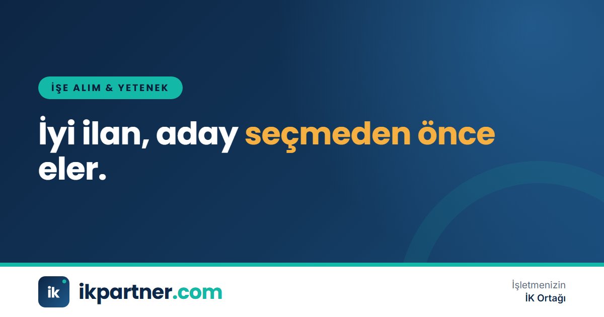 Ekranda hazırlanan bir iş ilanı taslağını düzenleyen İK uzmanını gösteren görsel