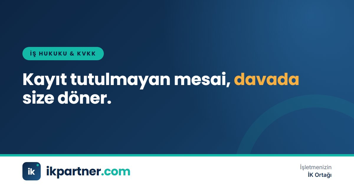 Mesai saatlerini gösteren bir duvar saati ve puantaj tablosunun yer aldığı ofis görseli