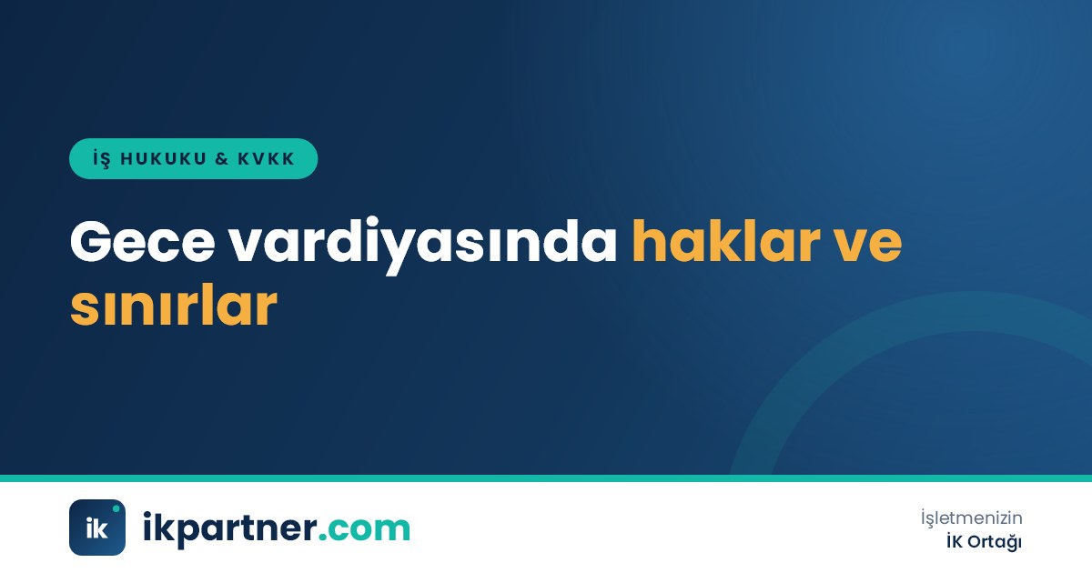 Gece vardiyasında çalışan depo personeli ve duvarda asılı vardiya çizelgesi