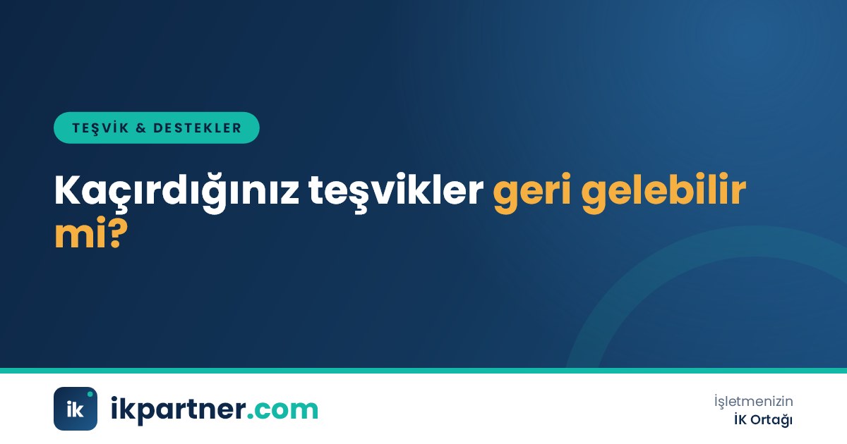 Geçmiş yıllara ait bordro klasörlerini masaya dizmiş ve teşvik analizi yapan uzman