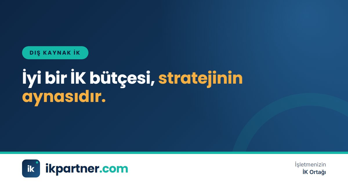 Masa üzerinde yıllık İK bütçesi tablosu ve takvim üzerinde çalışan bir yöneticiyi gösteren kapak görseli