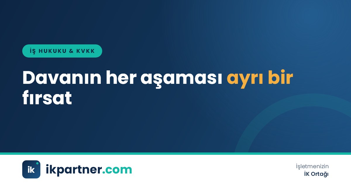 Adliye binası önünde dava dosyası taşıyan avukat ve işveren temsilcisi