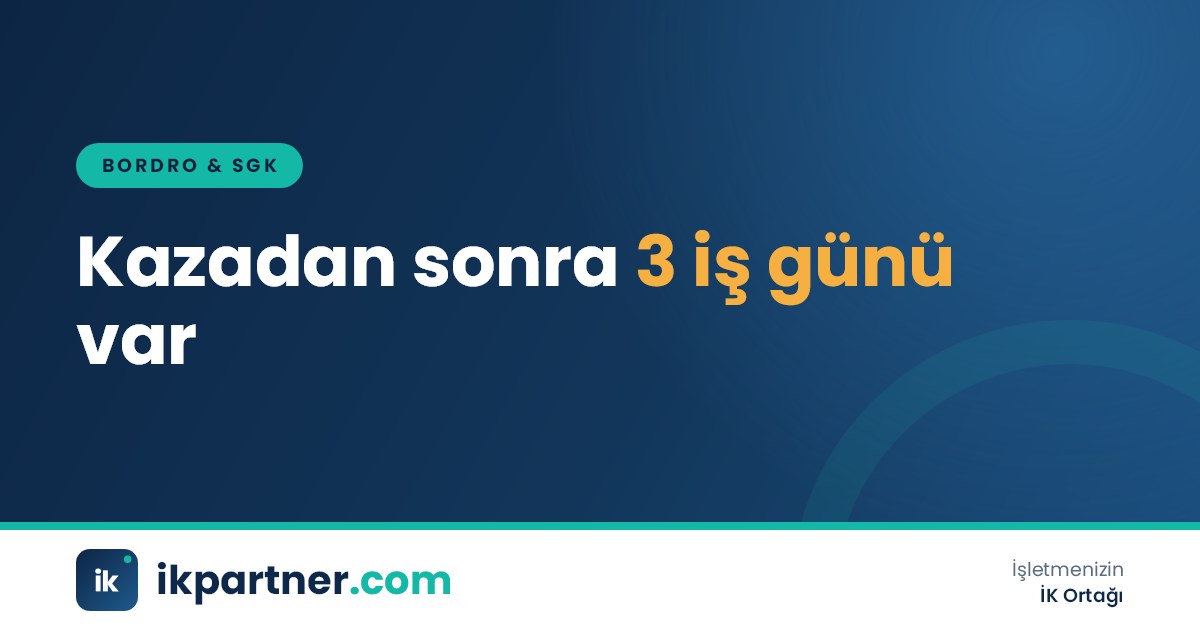 Bir fabrika ortamında iş kazası tutanağı tutan iş güvenliği uzmanı ve yanında bilgisayar