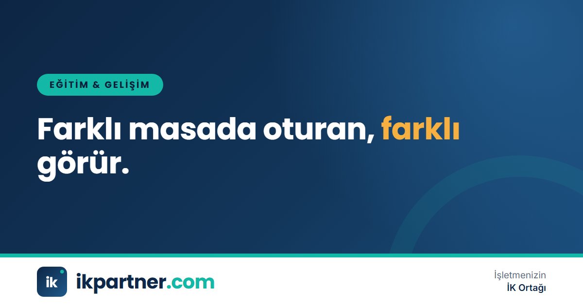 Bir çalışanın farklı departmandaki meslektaşından iş başında eğitim aldığı üretim ve ofis ortamı