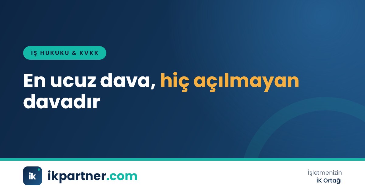 İşveren temsilcisi ile ayrılan çalışanın bir görüşme masasında uzlaşma metnini incelediği an