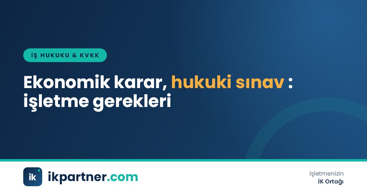 Toplantı masasında organizasyon şeması, maliyet grafikleri ve fesih dosyası bulunan görsel