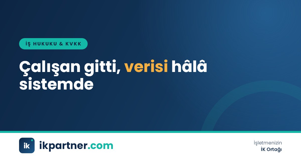 Masada iade edilmiş dizüstü bilgisayar, giriş kartı ve işten ayrılış kontrol listesi