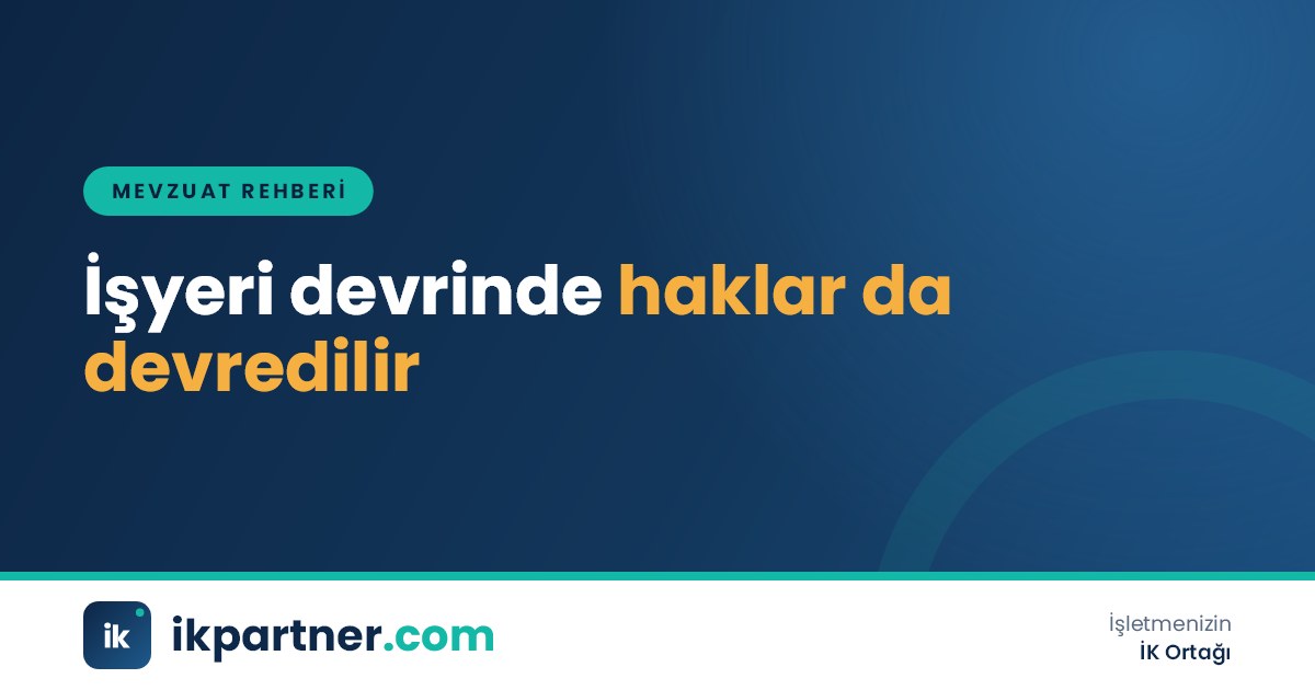 İki yöneticinin el sıkıştığı ve arka planda çalışanların bulunduğu bir devir toplantısı görseli