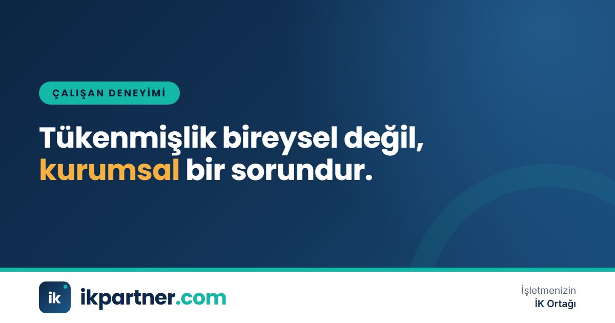 Akşam saatlerinde boş ofiste bilgisayar ekranı karşısında yorgun bir şekilde başını eline dayamış çalışan