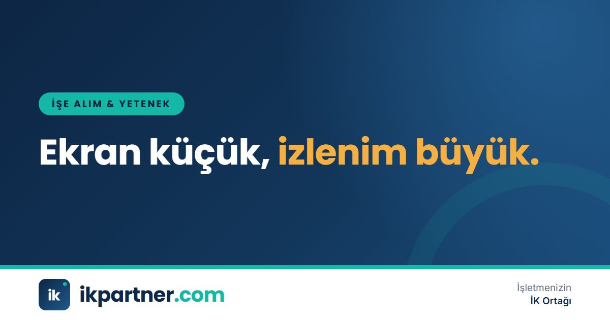 Dizüstü bilgisayar ekranından adayla görüntülü mülakat yapan işveren temsilcisi