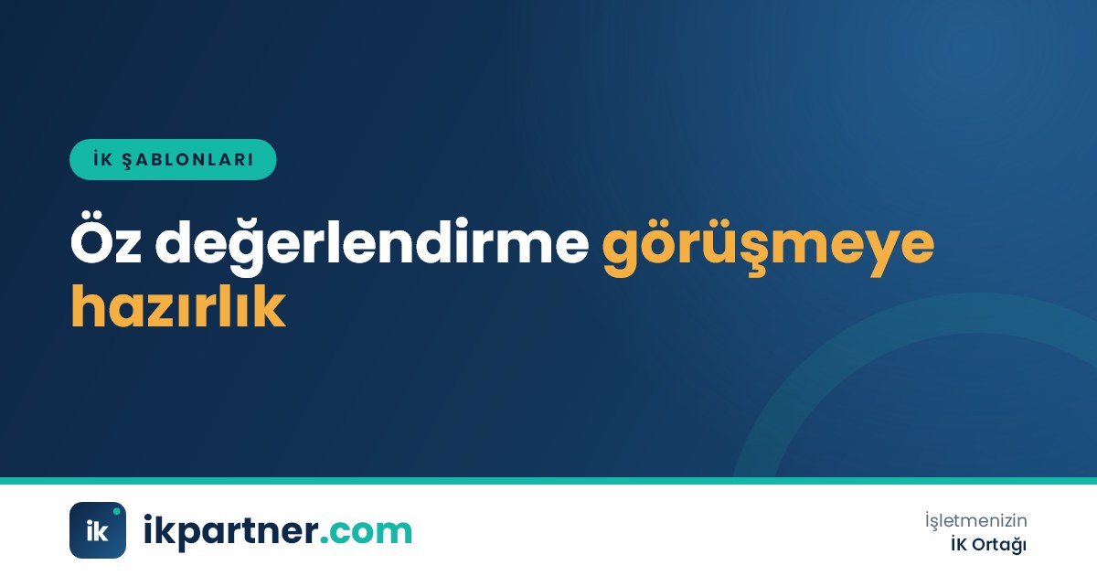 Çalışanın masasında öz değerlendirme formunu doldururken dönem içi raporlarını incelemesi