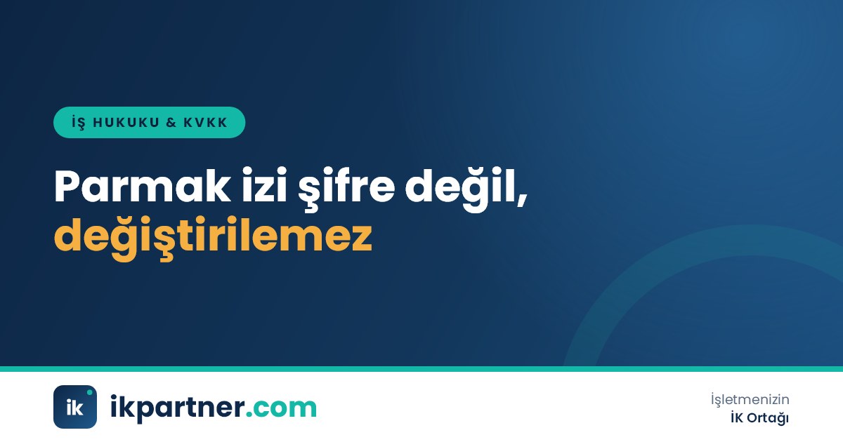 Fabrika girişinde parmak izi okuyuculu personel devam kontrol cihazı ve sıra bekleyen çalışanlar