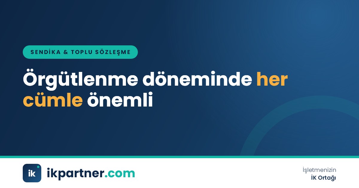 Üretim alanında ekip lideri ile çalışanların ayakta kısa bir bilgilendirme toplantısı yaptığı sahne