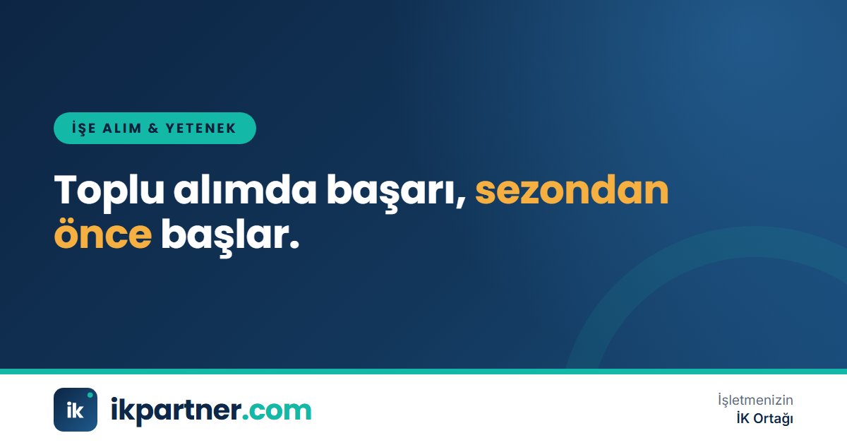 Bir değerlendirme gününde gruplar halinde bilgilendirilen çok sayıda adayı gösteren görsel