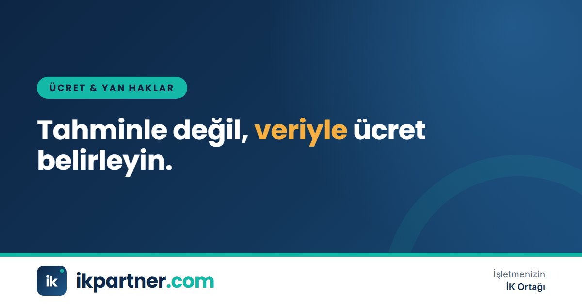 Dizüstü bilgisayarda piyasa ücret verilerini tablo halinde karşılaştıran İK uzmanı
