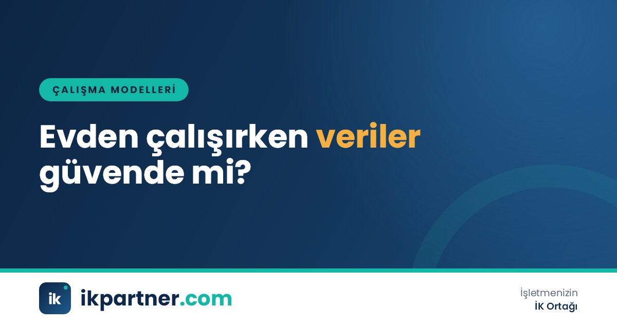 Ev ortamında kilit simgeli dizüstü bilgisayar ekranı ve yanında imzalanmış bilgi güvenliği talimatı