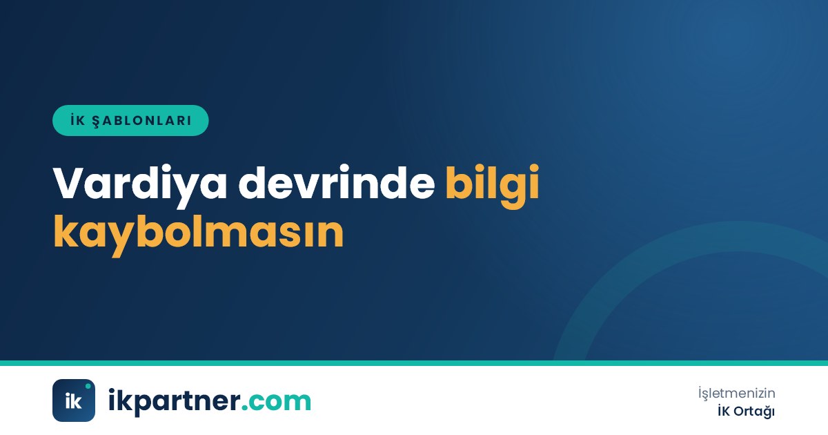 Üretim hattında vardiya devir teslim tutanağını imzalayan iki vardiya sorumlusu
