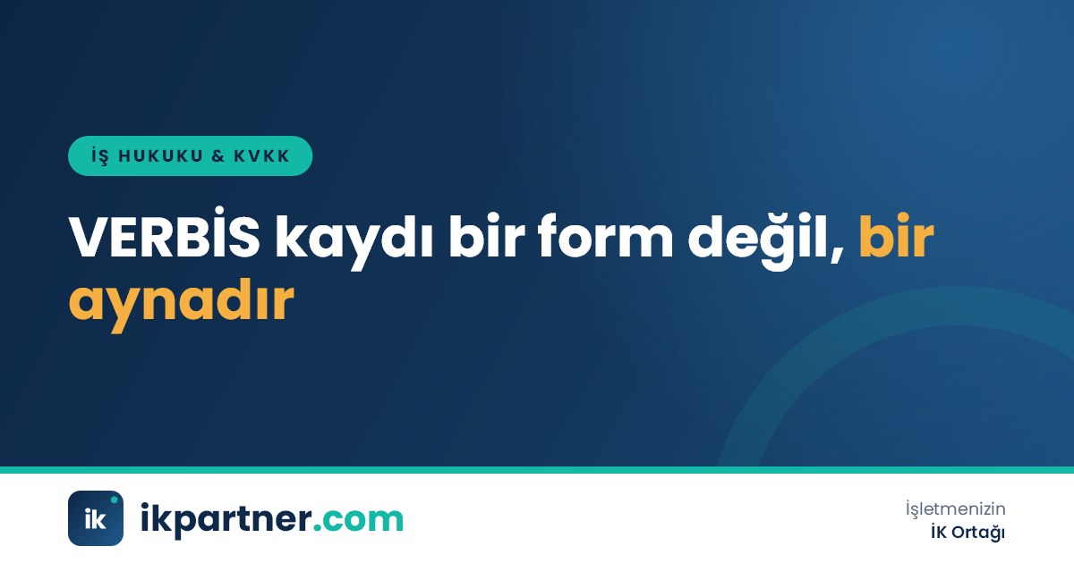 Bilgisayar ekranında veri sorumluları sicil formunu dolduran bir İK uzmanı