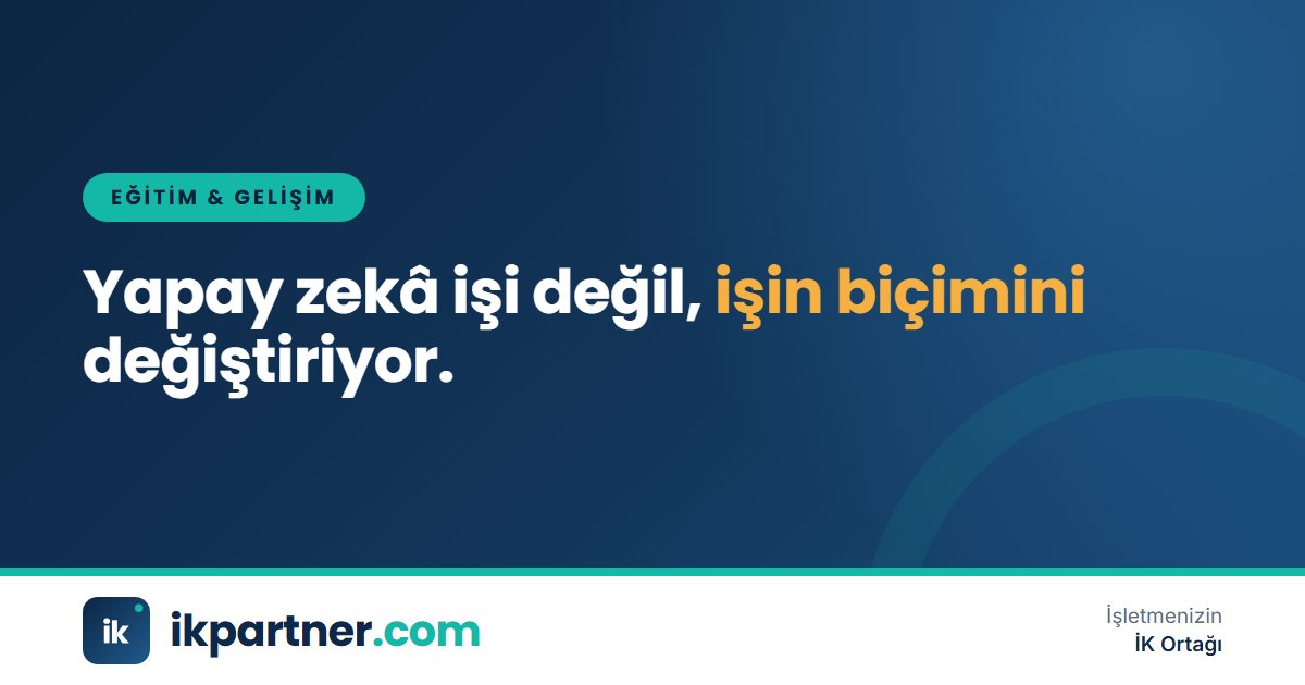 Bilgisayarında yapay zekâ destekli bir araçla rapor hazırlayan ofis çalışanı