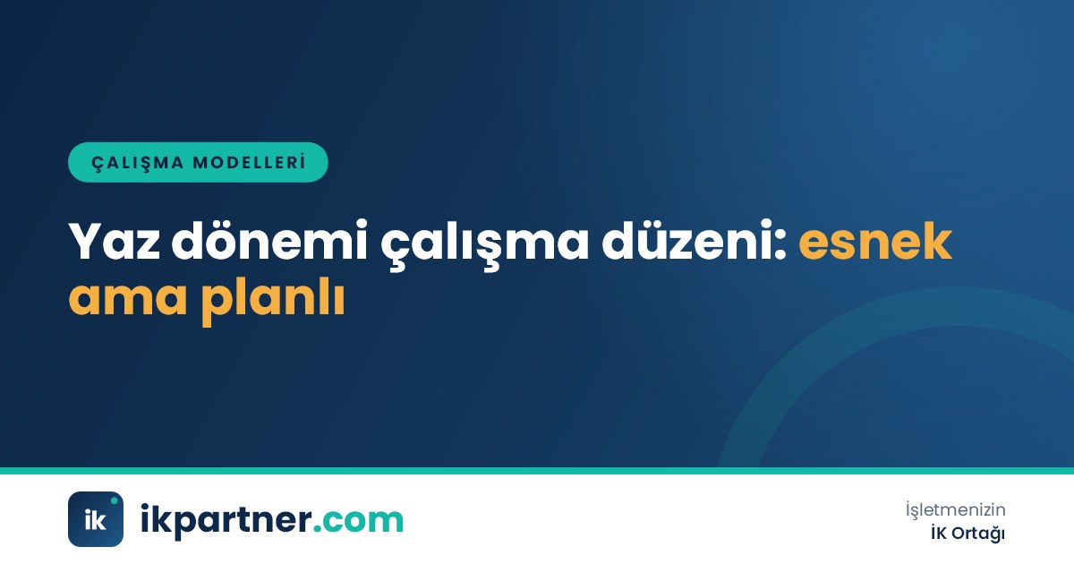 Güneşli bir ofiste açık pencere, masada su şişesi ve yaz aylarına ait işaretli çalışma takvimi