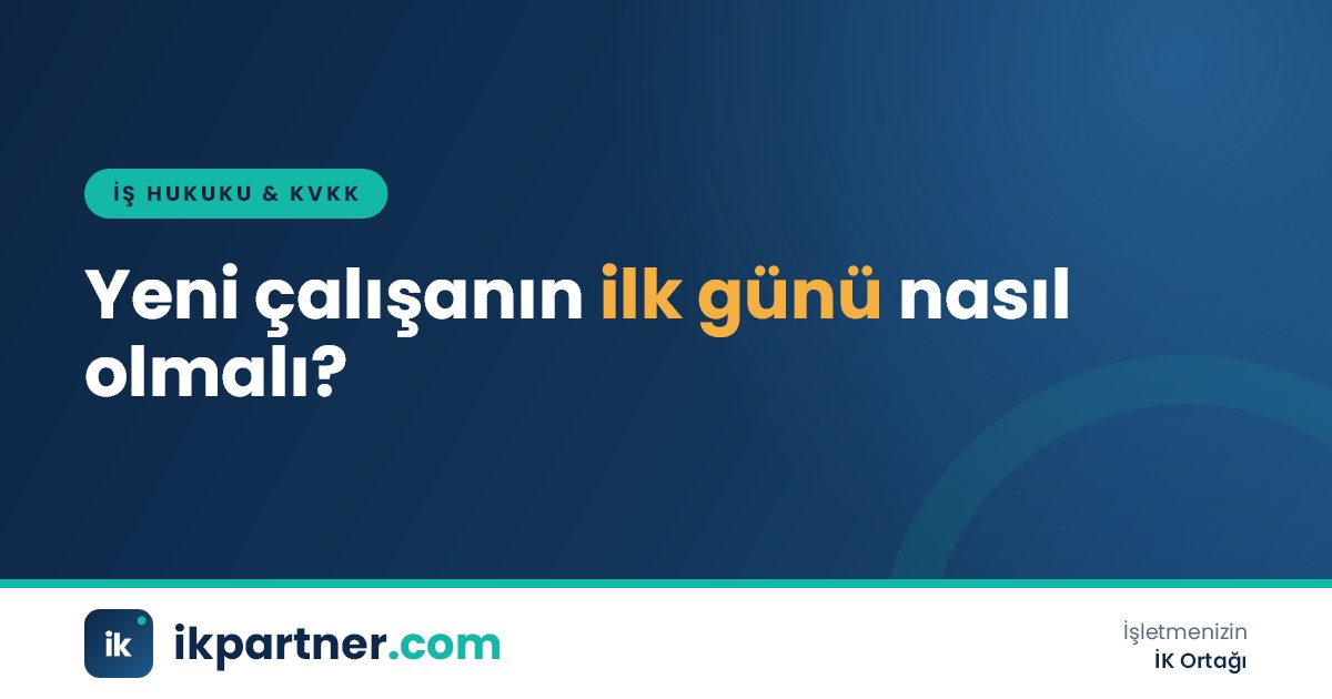 İK uzmanının yeni çalışana iş sözleşmesi, İSG eğitim formu ve özlük evrakını teslim ettiği ilk gün masası