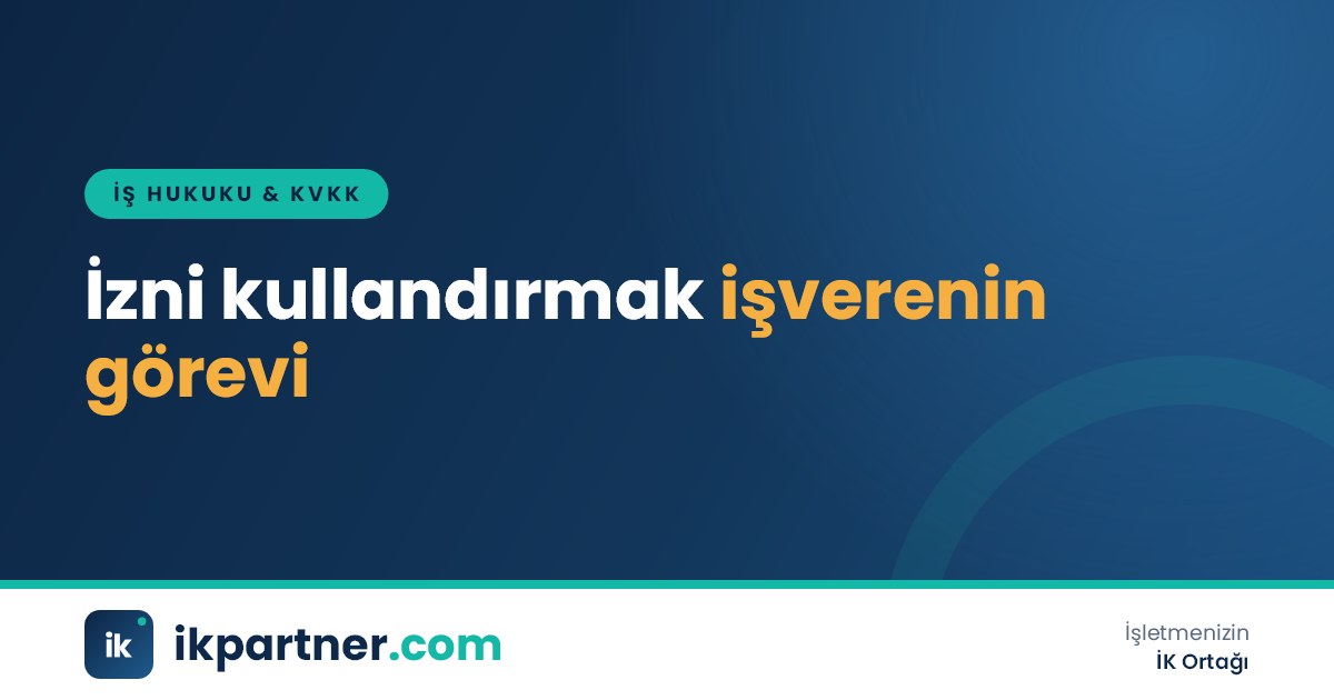 Duvardaki departman izin takvimi önünde izin planını görüşen İK yöneticisi ve ekip liderleri
